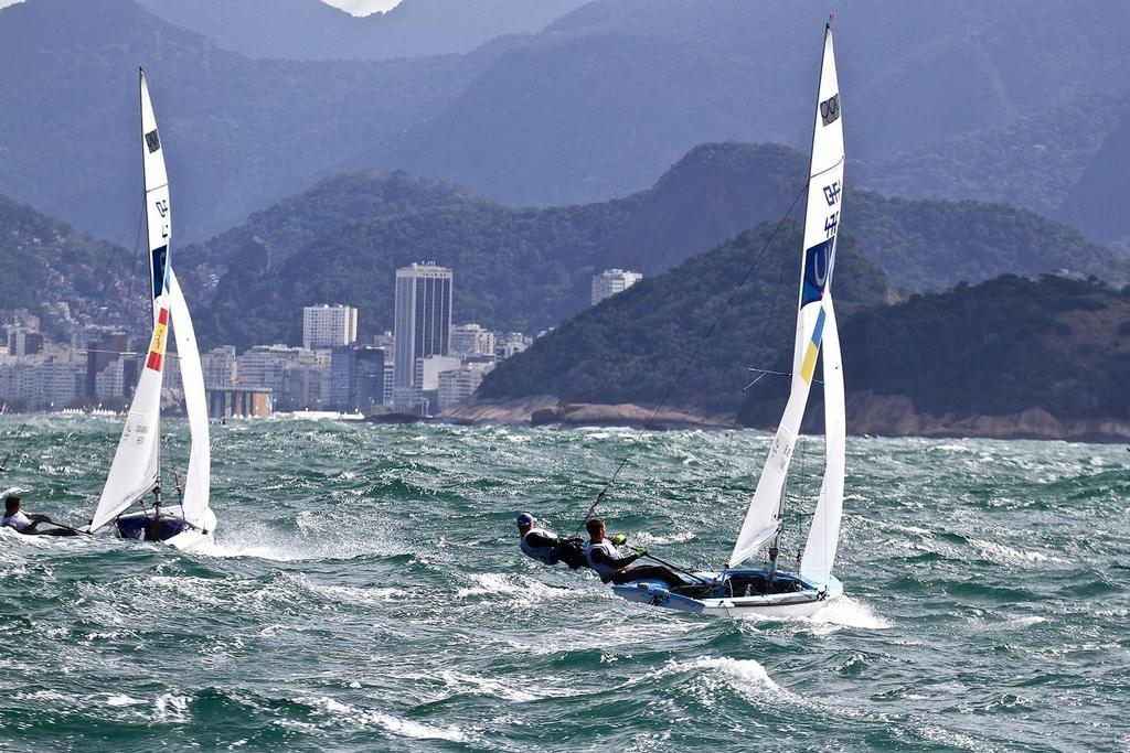 Crews head for the beach at Copacabana after the start of Race 3 in the mens 470 © Richard Gladwell www.photosport.co.nz